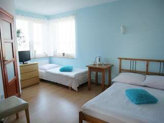 Отели типа «постель и завтрак» Sloneczny Dom Леба Трехместный номер с собственной ванной комнатой-2